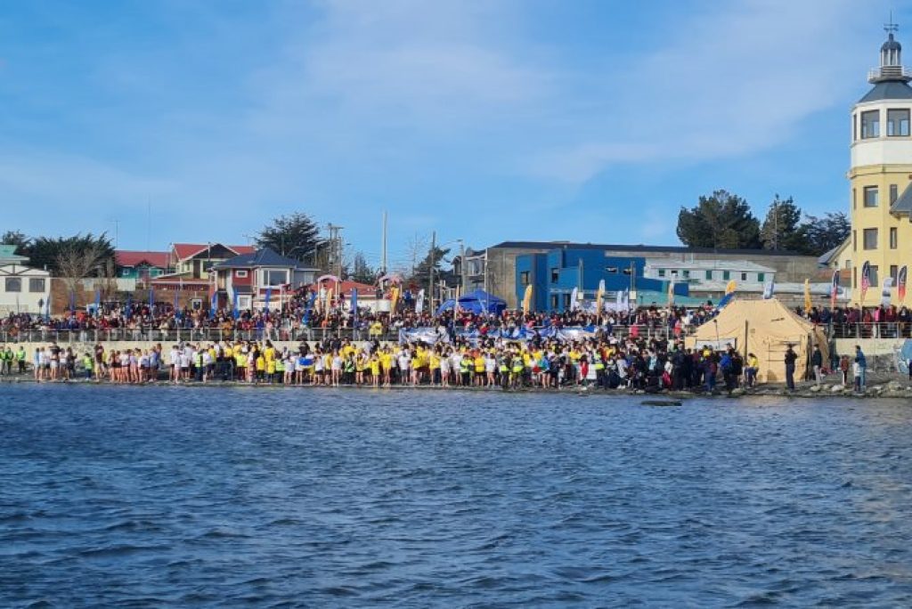 Exitoso Chapuzón de los Fiordos 2023 da inicio a la temporada turística en Última Esperanza